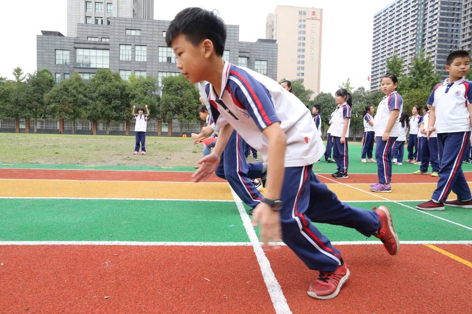 你是自在如風的少年記臨平一小2017年秋季達標運動會