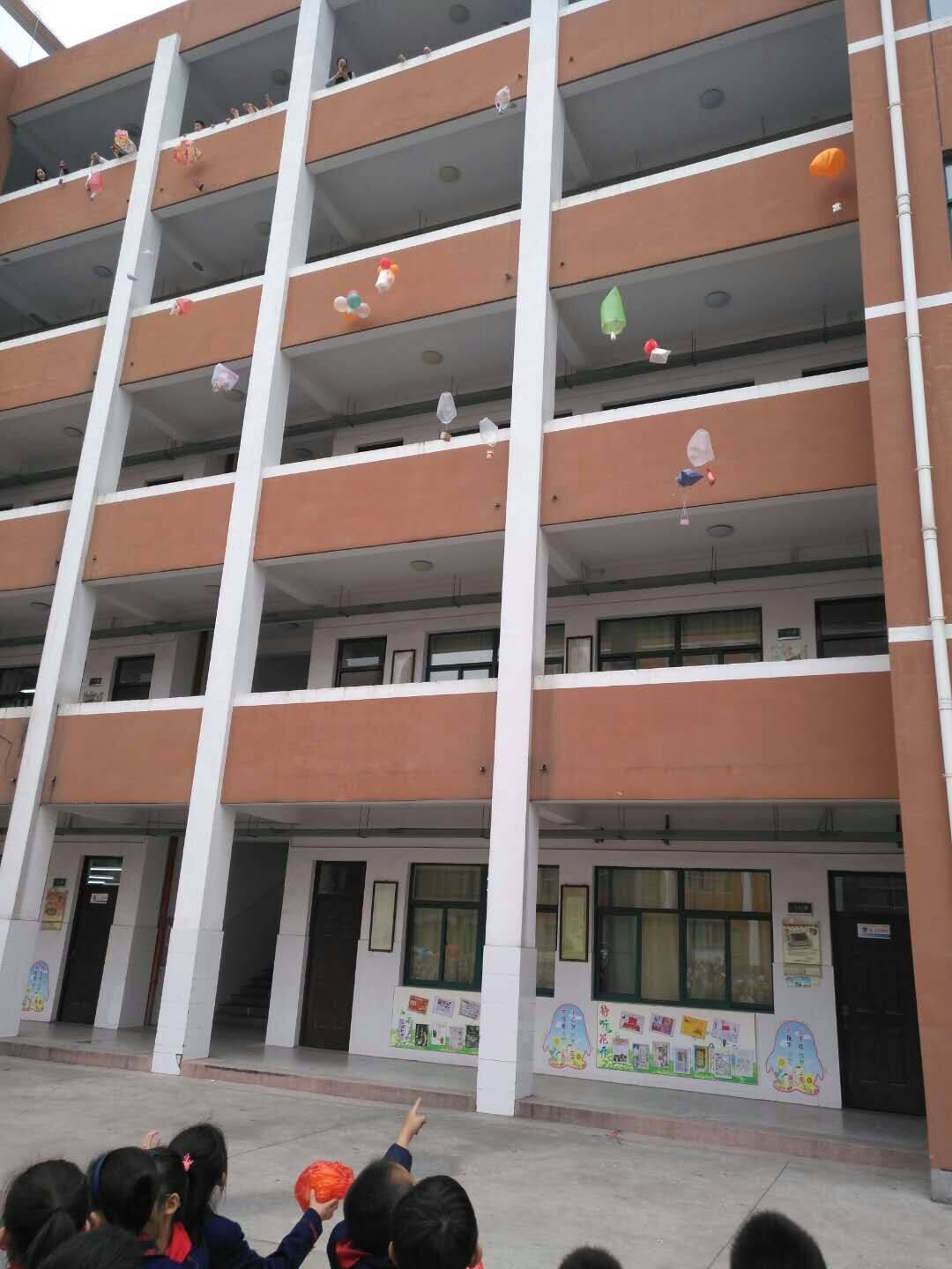 校园之声明道小学科技节鸡蛋撞地球妙招看我的