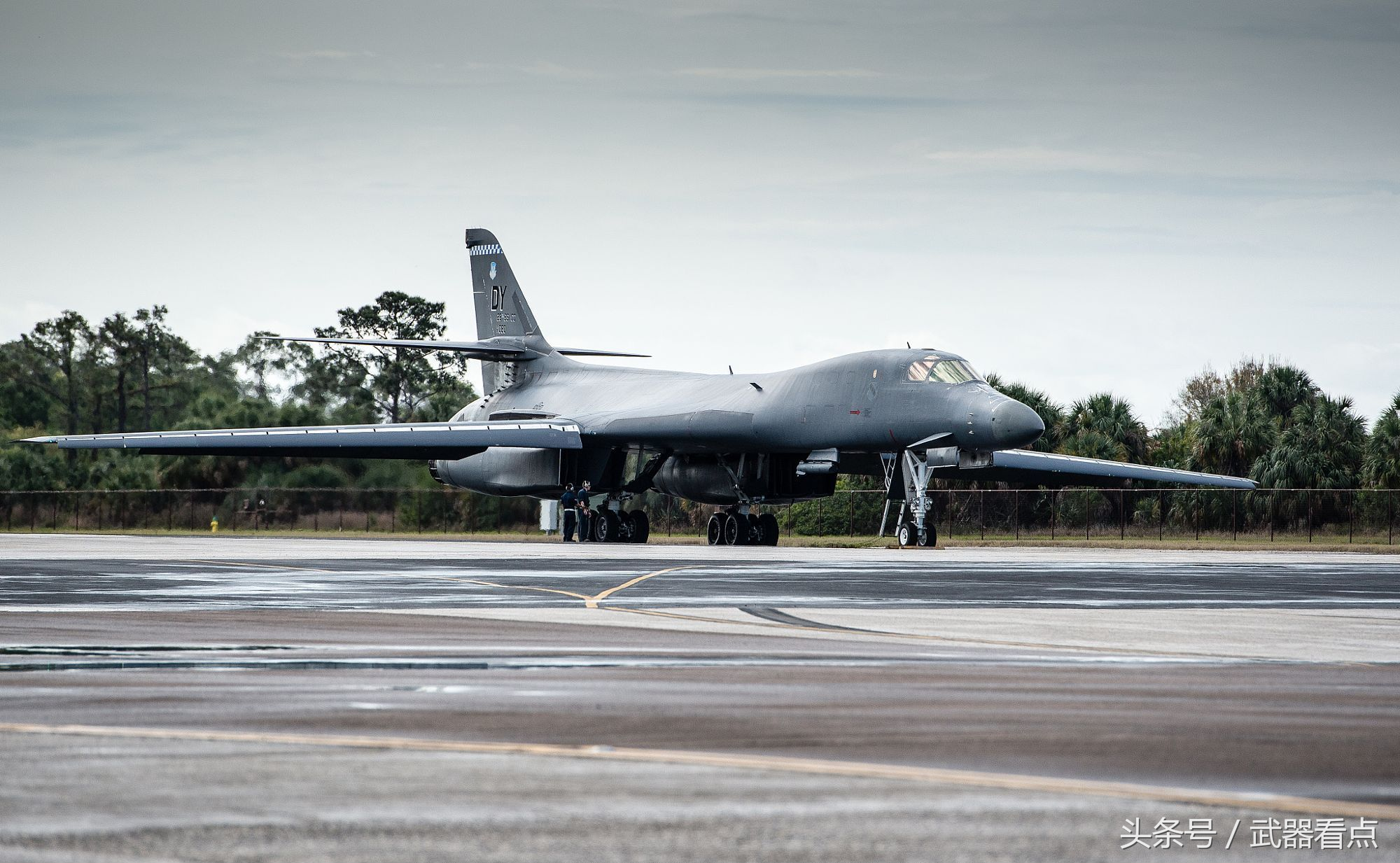 b-1 枪骑兵 系列超音速变后掠翼远程战略轰炸机—高清相片