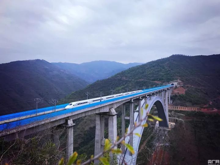2016年云桂铁路的正式通车让文山一步跨入高铁时代