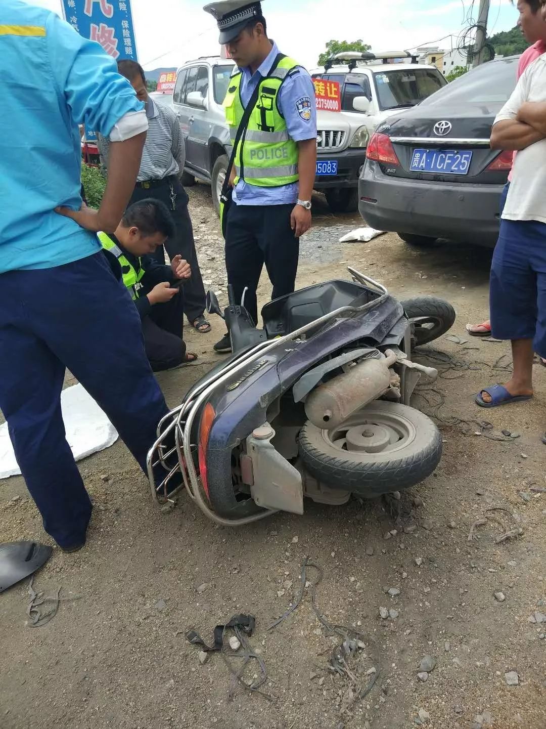 雲浮連灘大道一臺小車撞上一個騎摩托車的孕婦