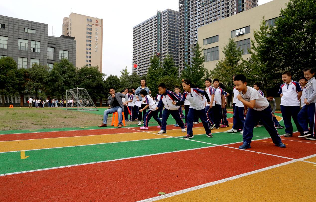 你是自在如風的少年記臨平一小2017年秋季達標運動會