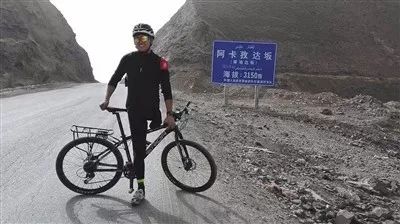 残疾小伙单腿骑行征服新藏线4年累计行程达24000公里