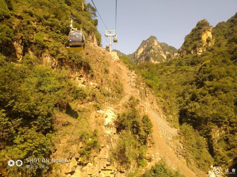 来到兴隆山,因为时间较紧迫,所以并未选择爬山,而是直接坐缆车登顶