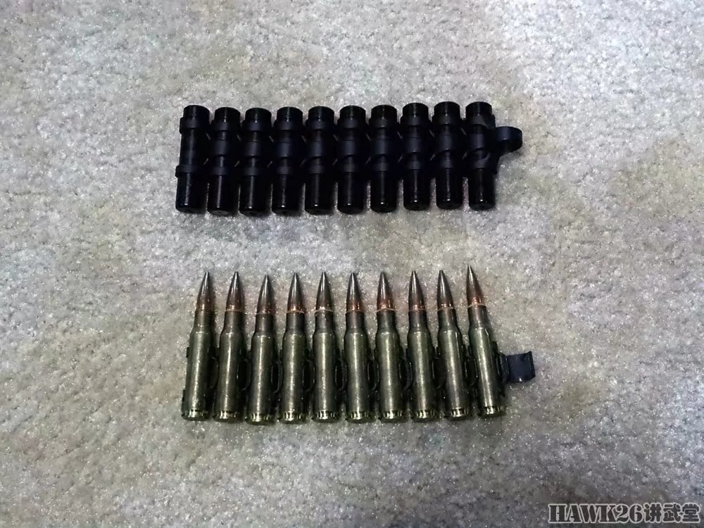 美军展示最新型机枪 发射特制的塑料壳埋头子弹
