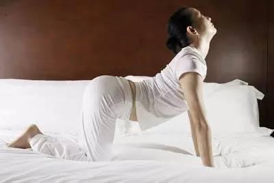 睡前减肥瑜伽每天十分钟塑造魔鬼身材