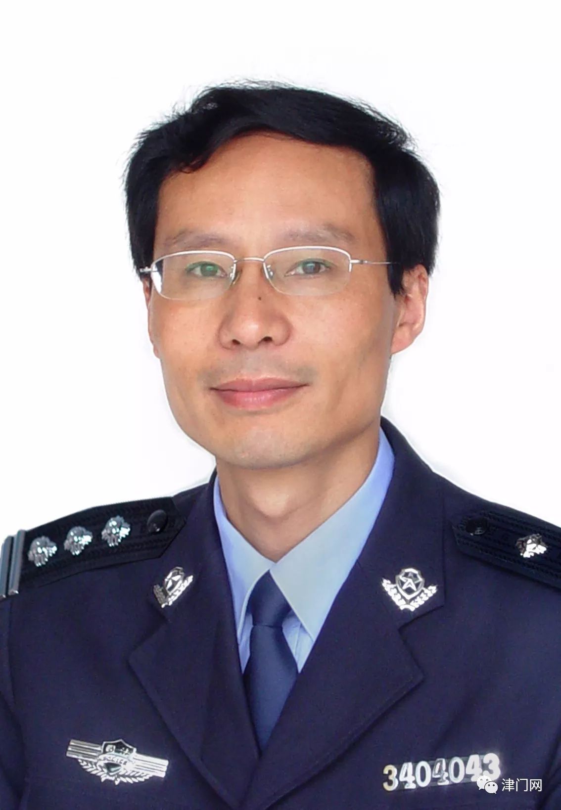 1965年出生,安徽合肥人,中共党员,大学学历,监狱警官(一级警督),中国