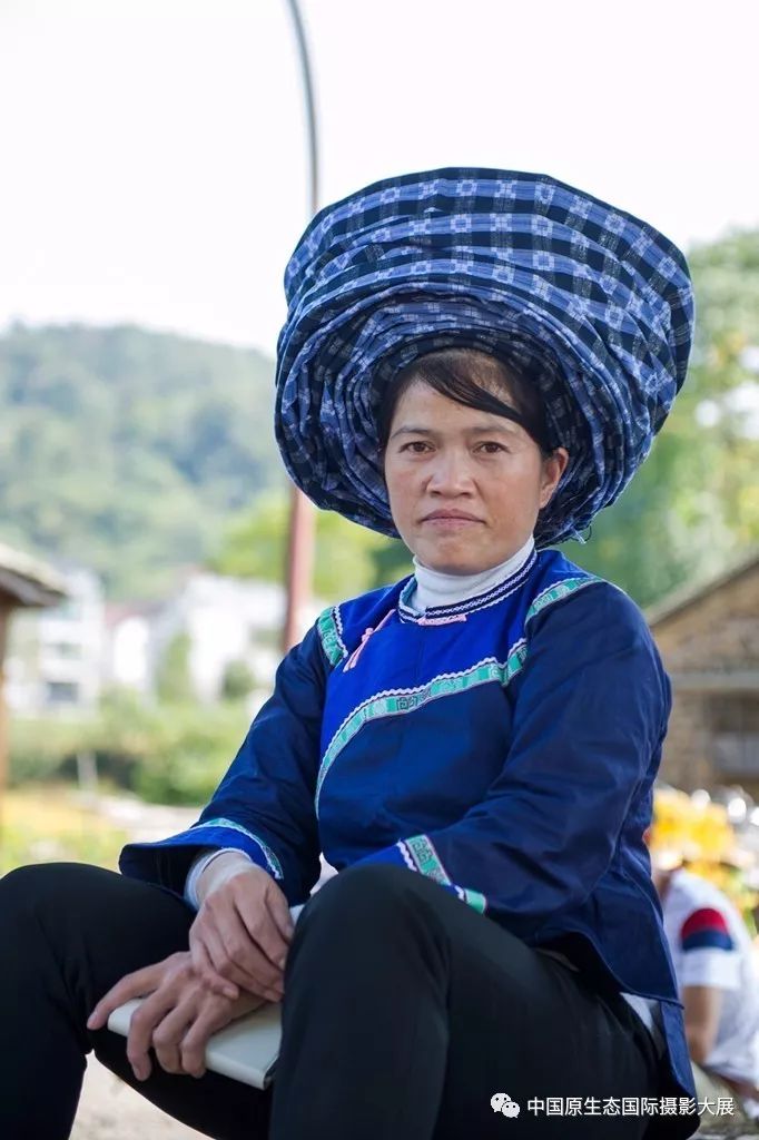 土家族女性头饰图片