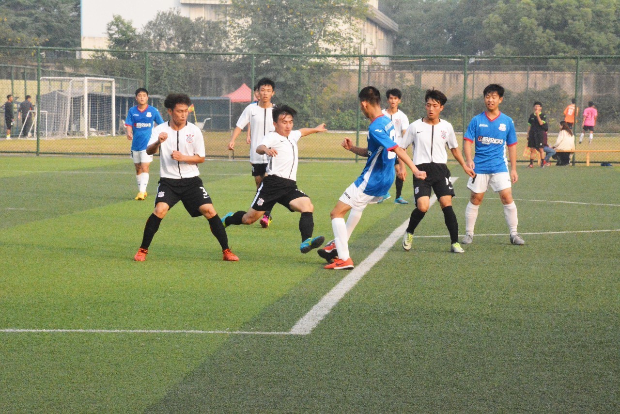 2017年efes杯武汉体育学院足球联赛昨日开赛