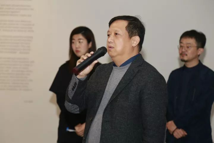 2017年10月22日,黄勇色粉画展纸牌屋亮相北京大千当代艺术中心