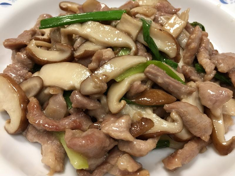 蘑菇炒肉.