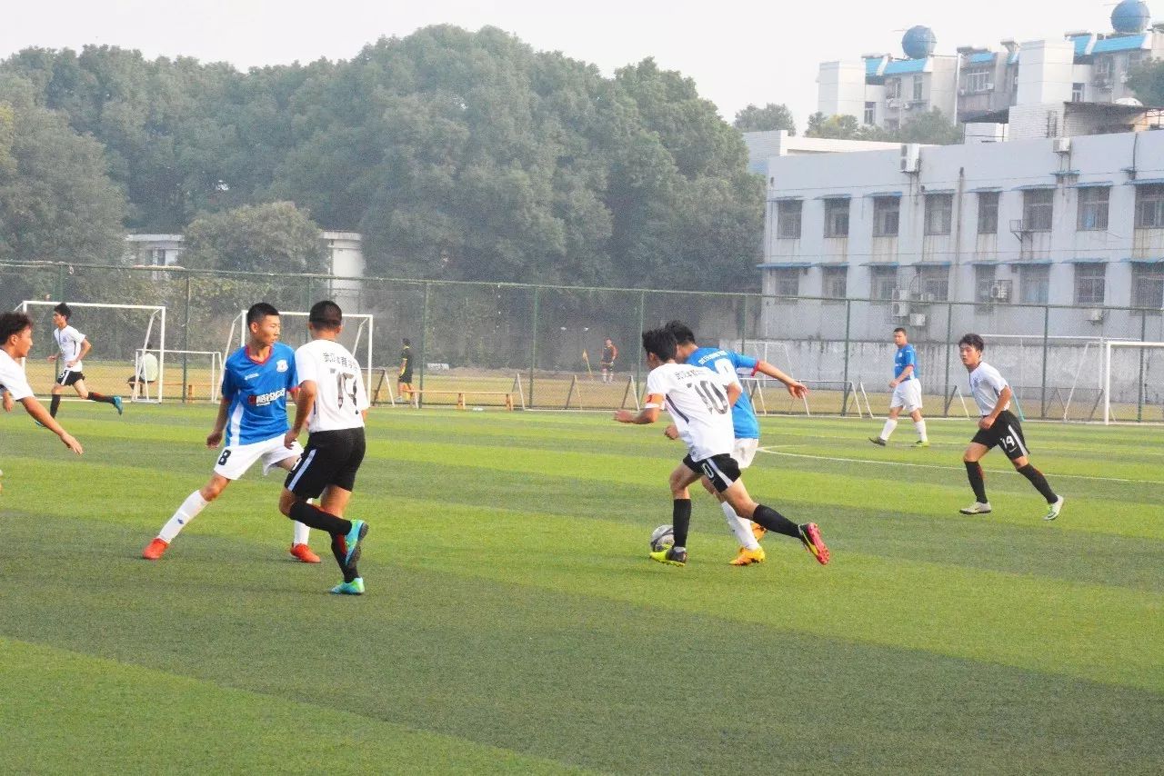 2017年efes杯武汉体育学院足球联赛昨日开赛
