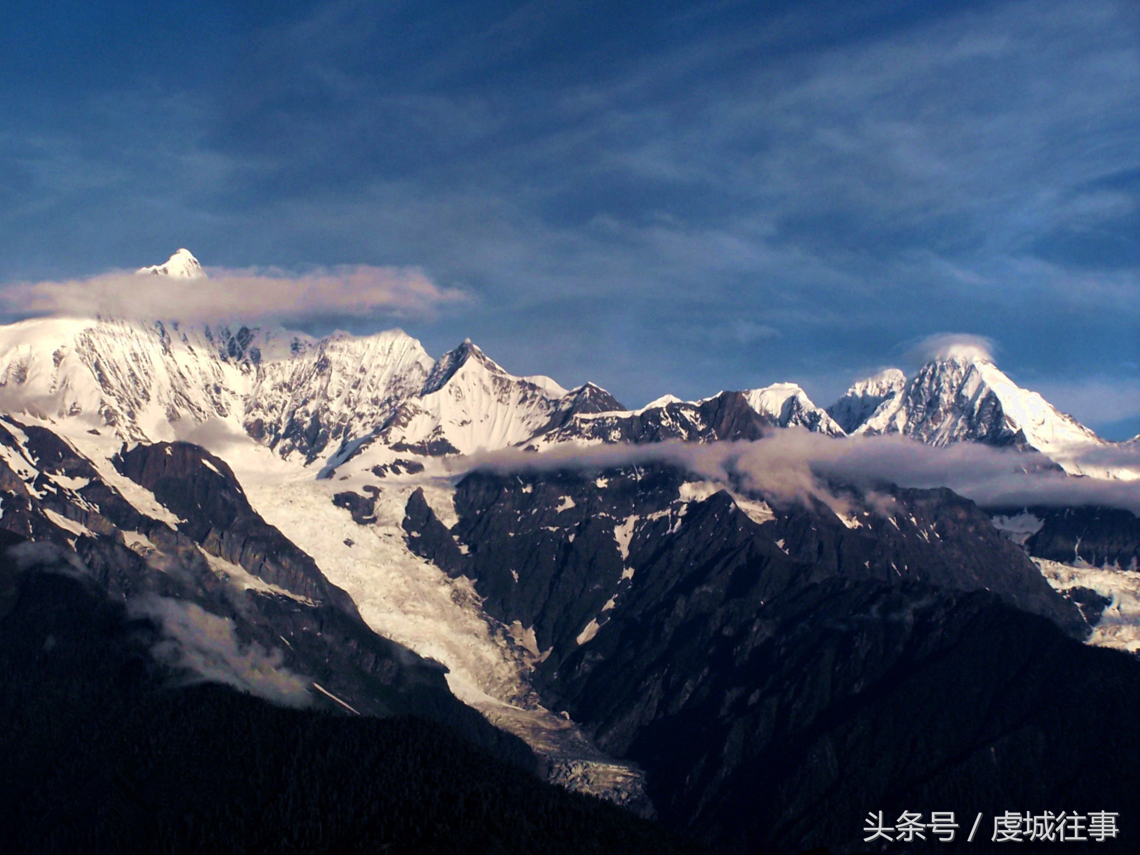 第二名:梅里雪山,位于西藏察隅县东部与云南迪庆藏族自治州德钦县境