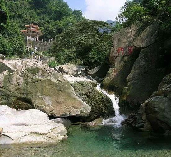 呼吸最新鮮的空氣週末和朋友相約去太和古洞爬山清遠人是一座悠閒的