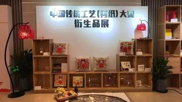 专程前来为深圳市贺贺文化艺术有限公司授牌揭幕