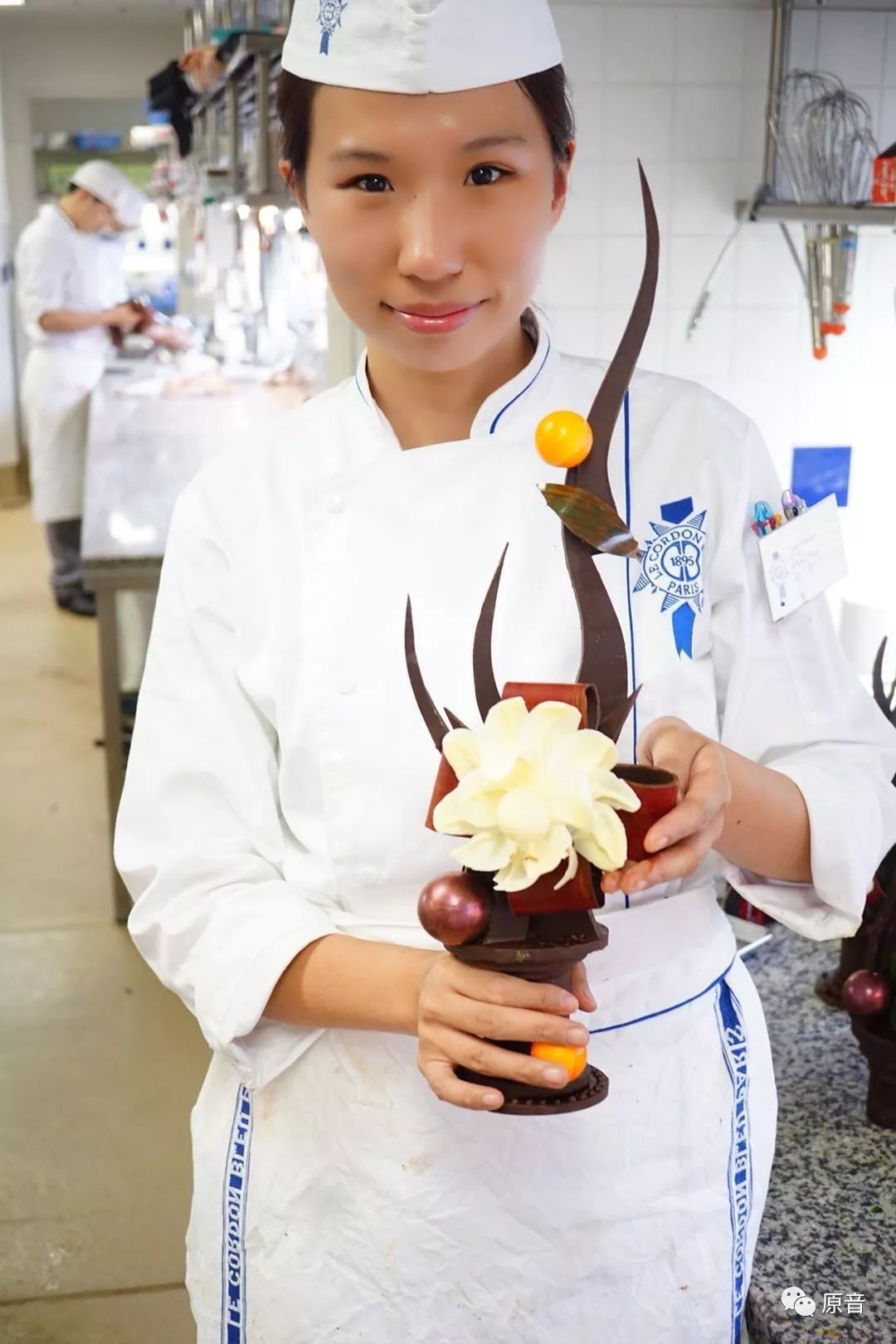 辞职去日本接受专业甜点培训,毕业于世界第一所烘焙学院—法国蓝带