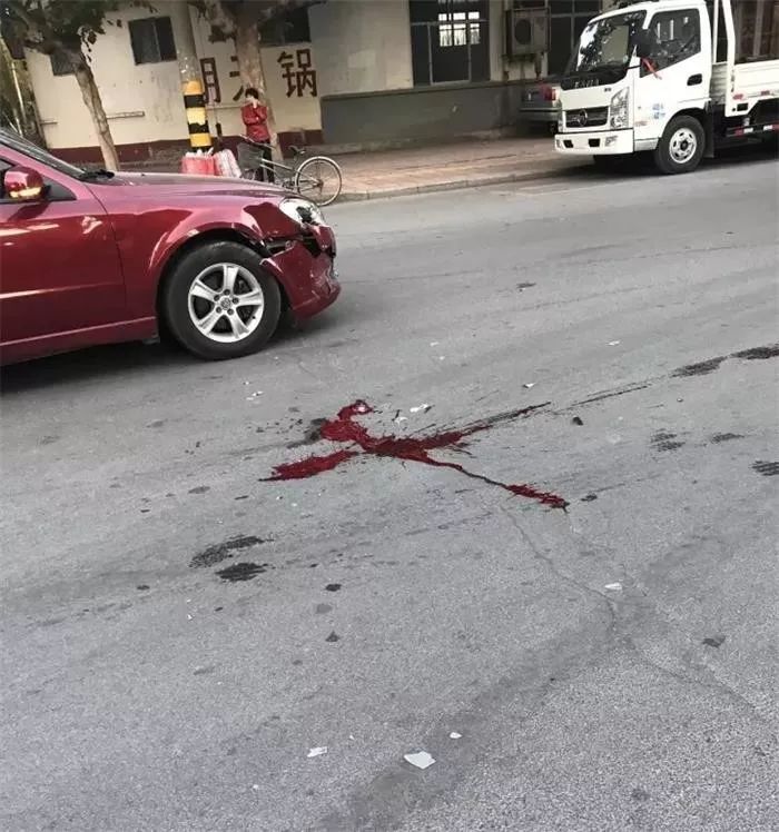 潍坊北海路龙泉街车祸图片