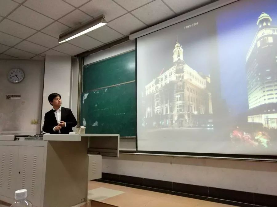 *方案所主任建筑师助理 刘宁 在西安建筑科技大学现场