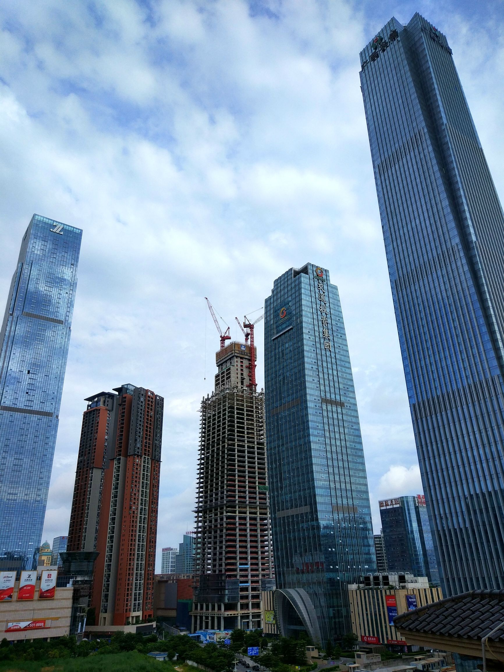 南宁华润中心高445米,90层,是在建的广西第一高楼