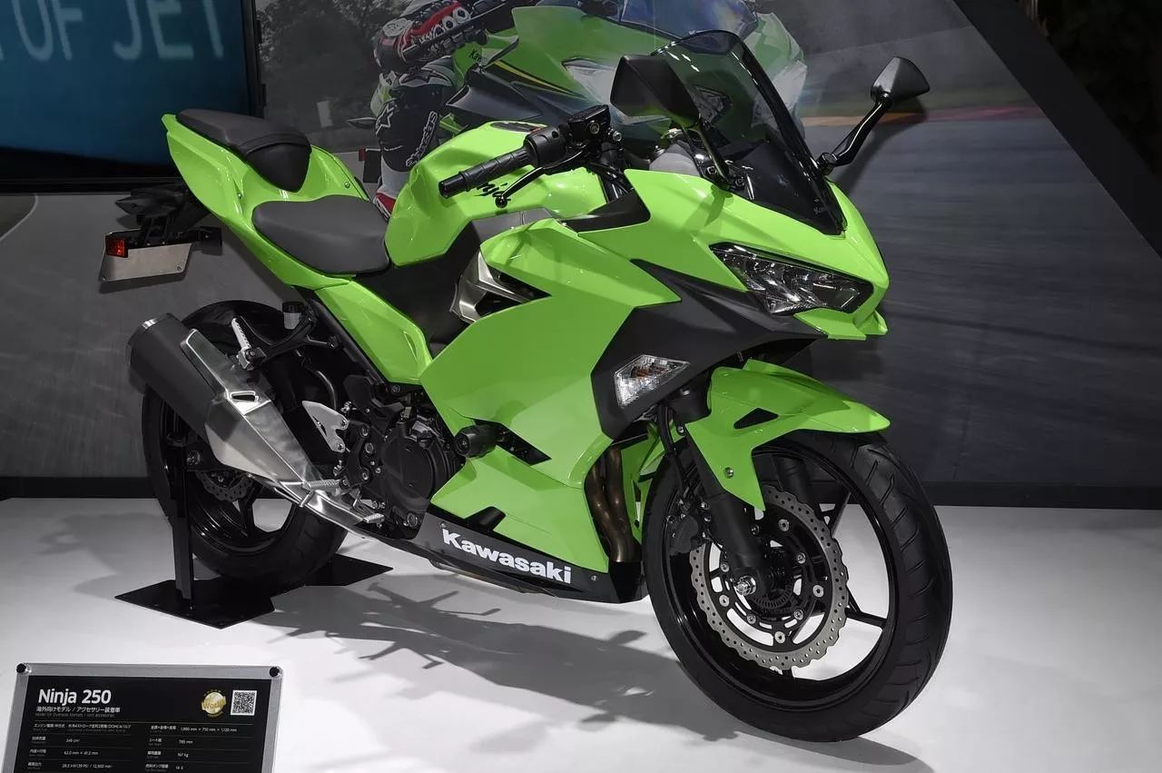 川崎ninja250国内价格图片