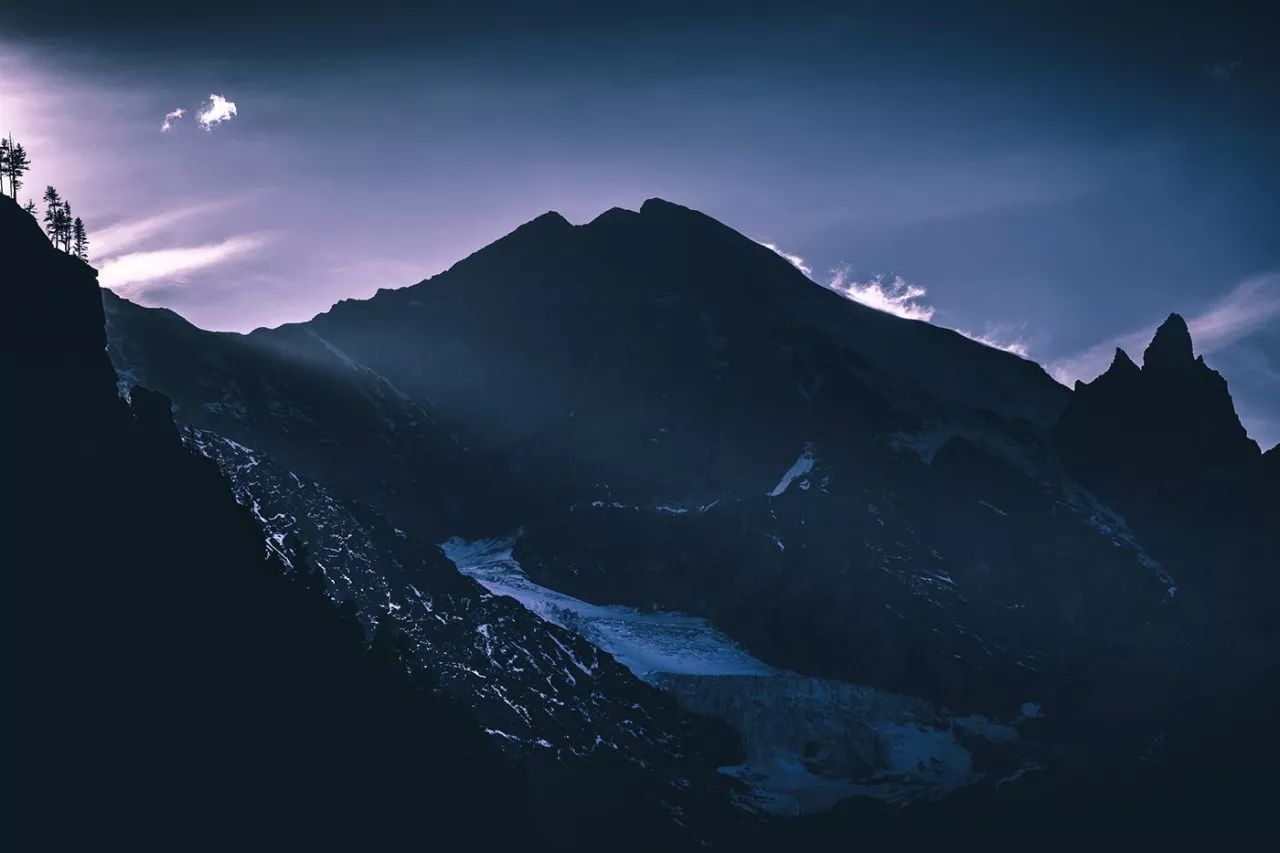 荒山野岭夜景图片