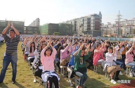 学会感恩与爱同行高安三中举办感恩励志演讲报告会