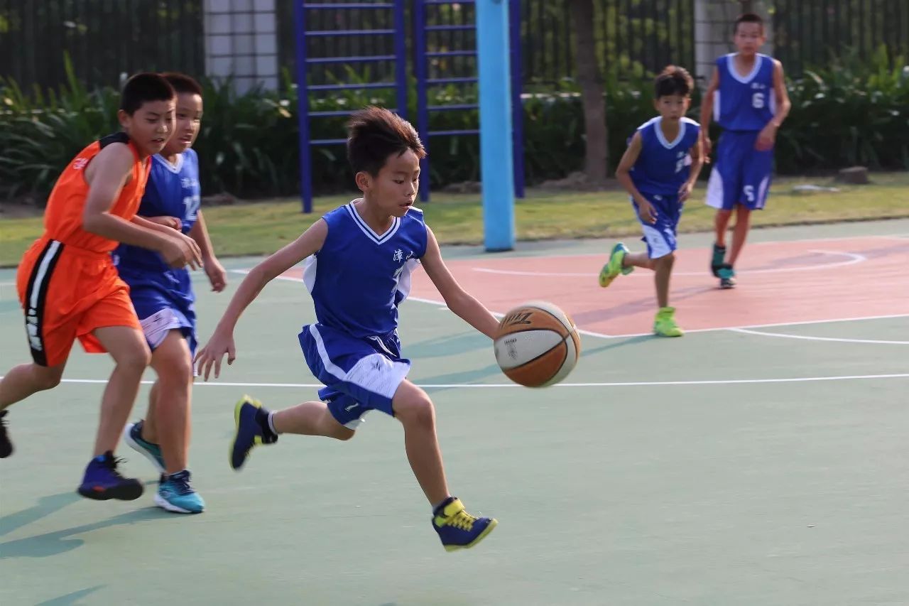 决赛日的比赛在下午16:10在古梅中心小学篮球场展开,古梅中心小学和