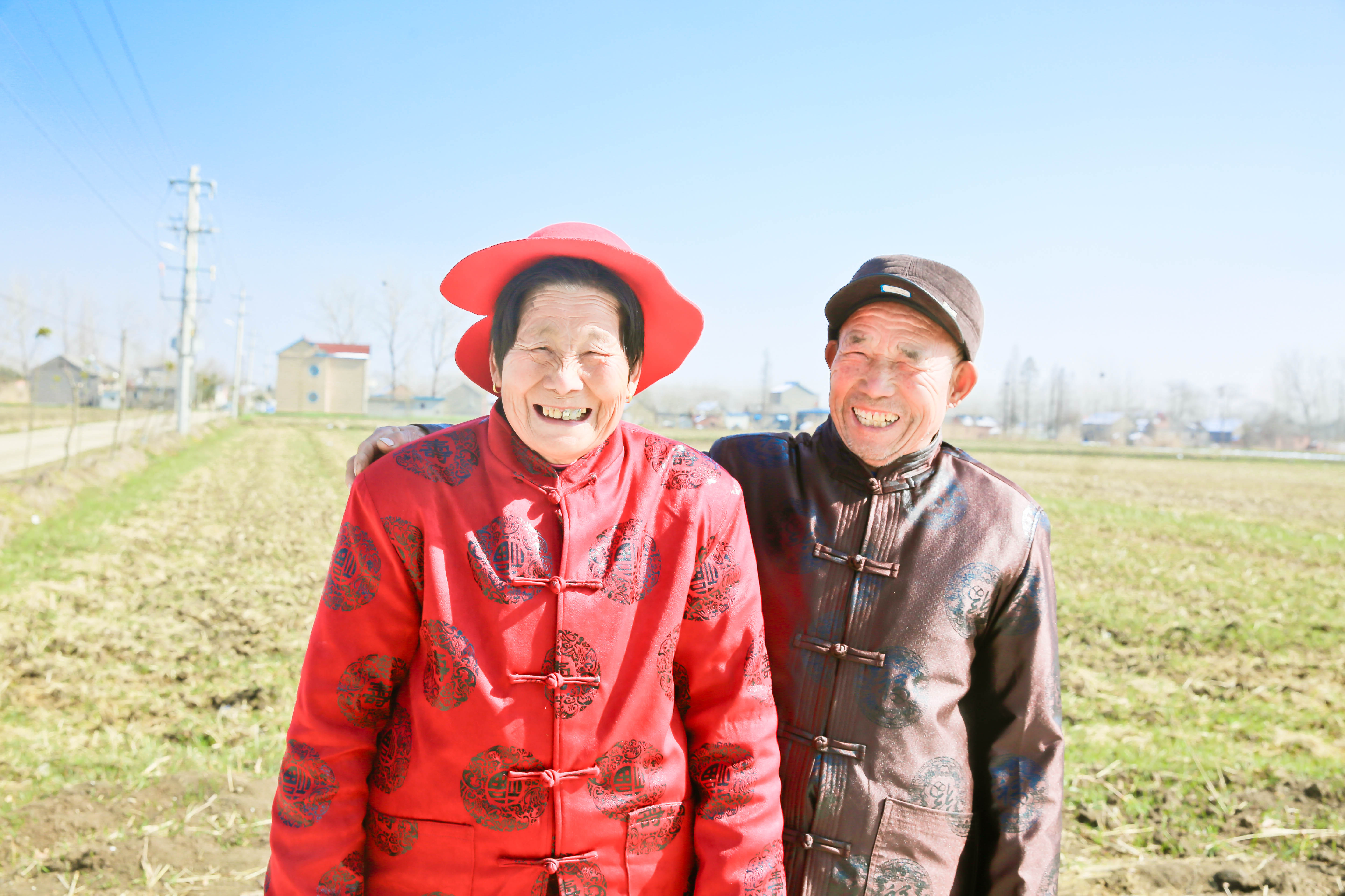 老一辈最美爱情!孙女为80岁爷爷奶奶拍最萌情侣照