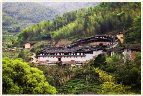 摄于尤溪县台溪乡镇书京堡《遗迹》摄于尤溪县新阳镇坎里村《伞舞》摄