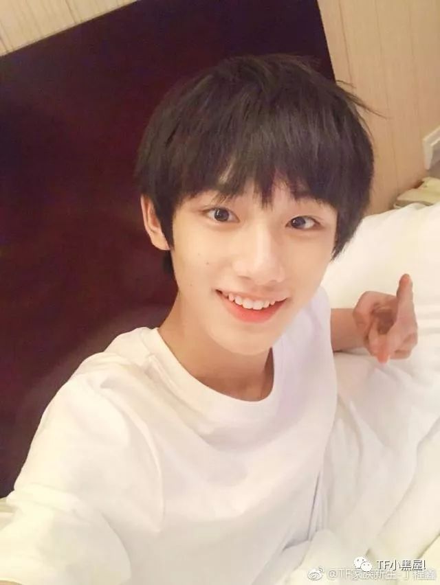 tfboys師弟丁程鑫登時尚雜誌破銷售記錄網友王源千璽結合體