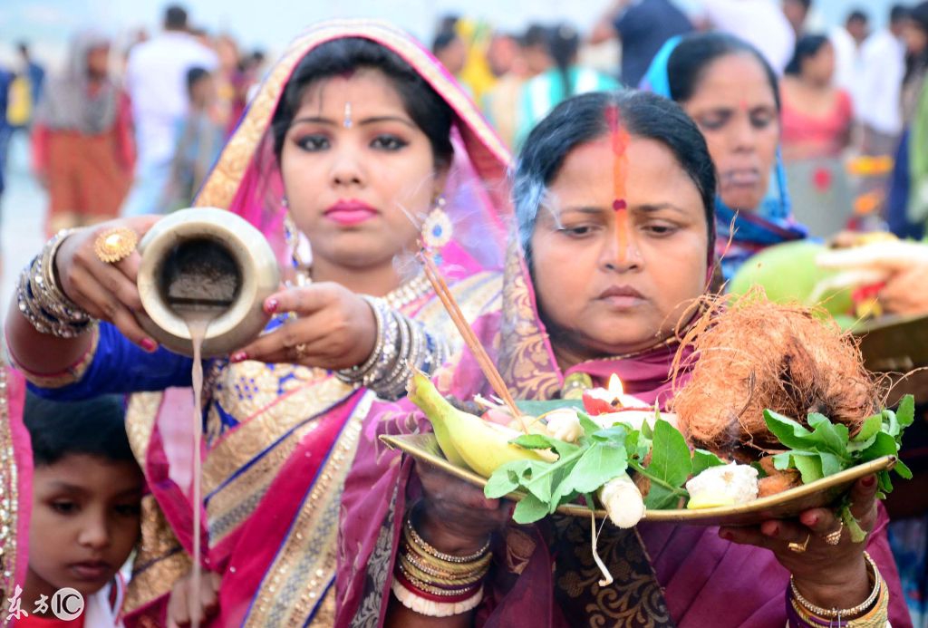 带你看不一样的印度教祭拜习俗印度女人衣着打扮真艳丽