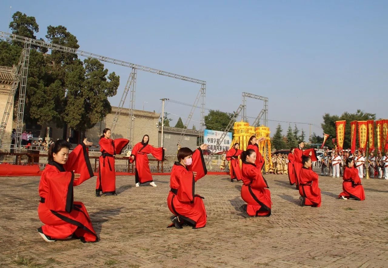 白水县中小学生研学旅行启动仪式参加彩排的节目精彩纷呈,有祭祀大典