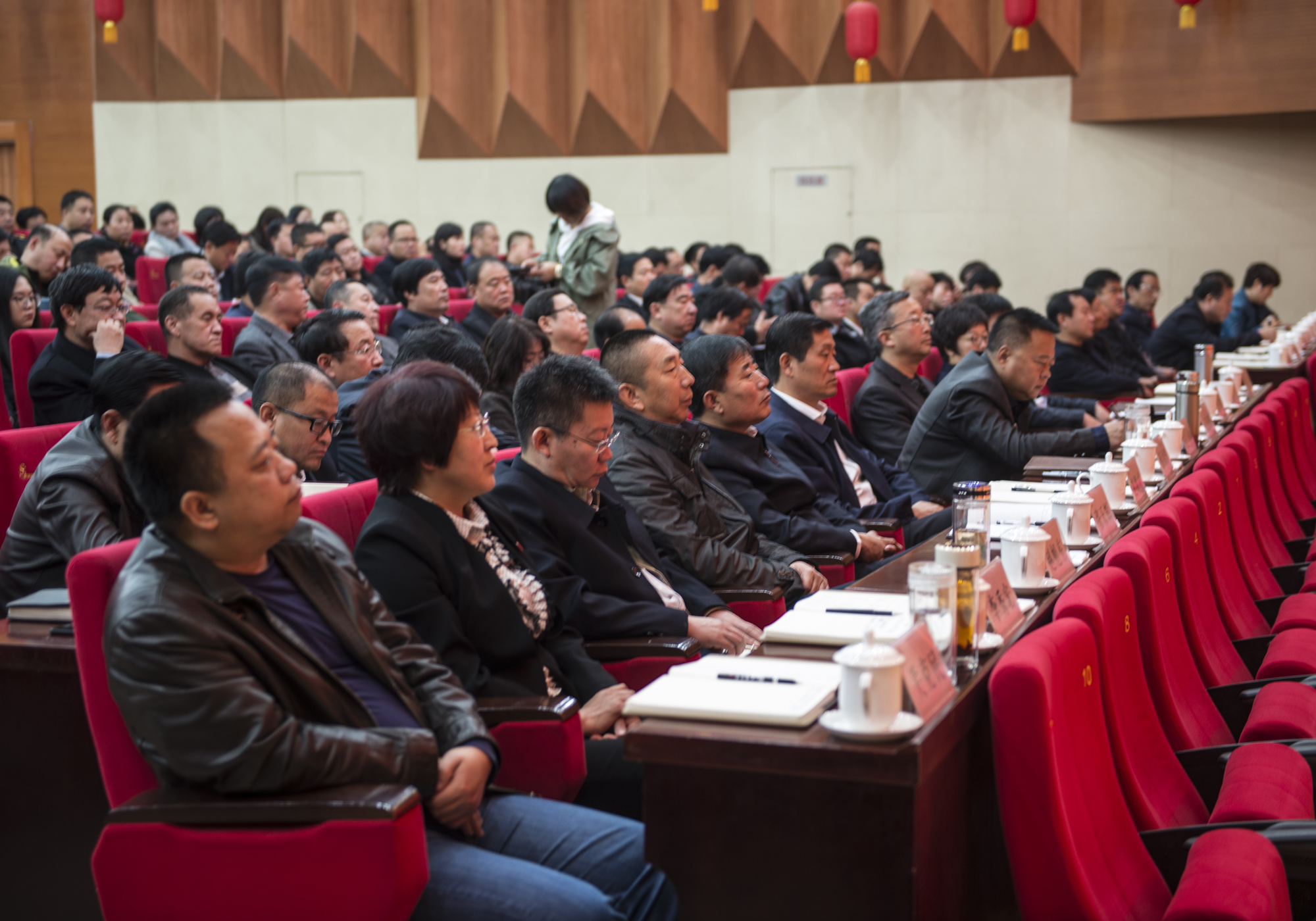 蔡福浩说,学习贯彻党的十九大精神,必须要落实到实际行动上,体现到