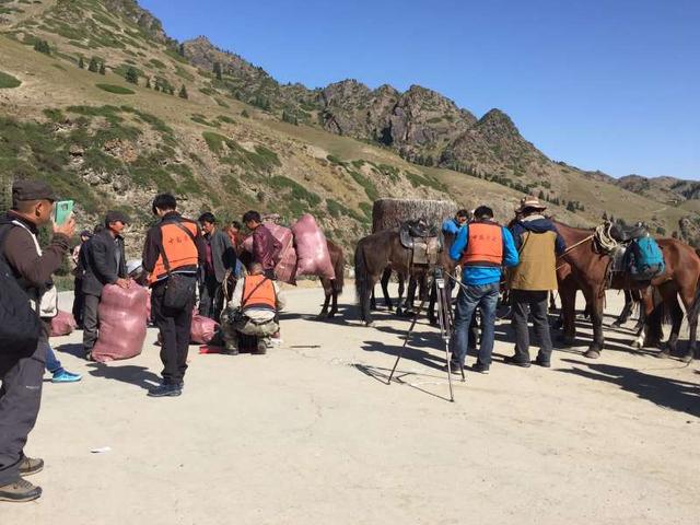 新疆车师古道旅游景区有个野狼谷