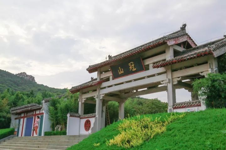 冠山風景旅遊區位於臨沭縣城東北5公里處,佔地面積5平方公里,是集道教