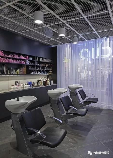 四,工业风美发沙龙,金属网格美发店装修图如何才能让自己的美发店非常