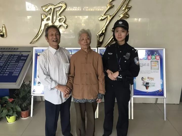 洪大伯,金阿姨與楊警官來源:都市快報記者 林琳 通訊員 周德峰版權歸