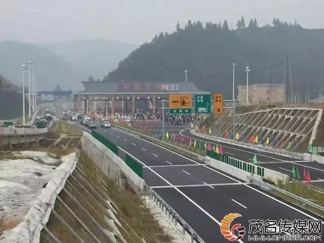 而包茂高速思陇互通至湖南省界段也计划在本月底通车,这样全程3000多