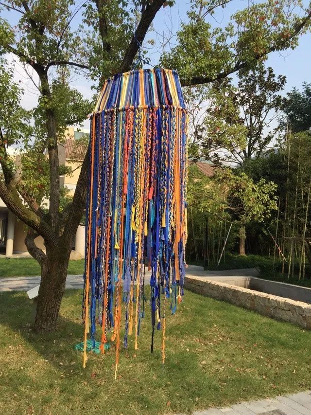 《乐园》主题户外纤维艺术作品装点中国丝绸博物馆