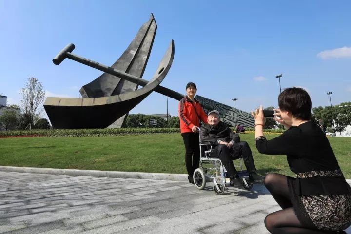 辕门桥启航城雕搬家完成绍兴地标建筑再续传奇