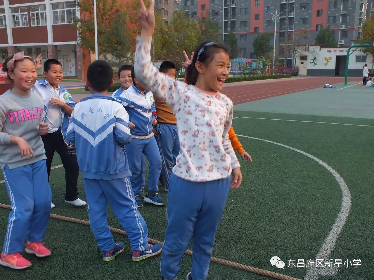 新星小学首届体育节系列之拔河比赛