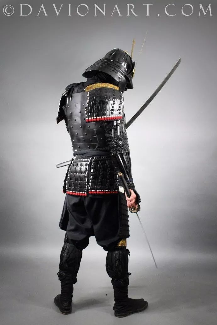 绘画参考各个角度的穿铠甲拿佩刀的战士武士参考