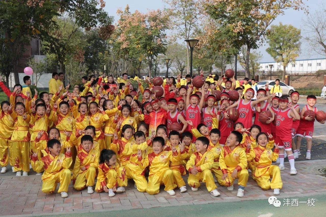 沣西一校参加西咸新区首届中小学田径运动会