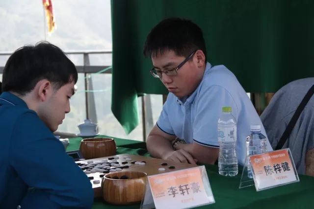 重庆李轩豪 vs 山东李梓健快棋果不其然,下午16:30,围甲第二十一轮