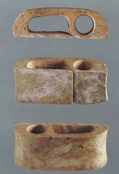玉带钩在良渚文化玉器中属于出土数量极少的种类,仅见于少数权贵大墓