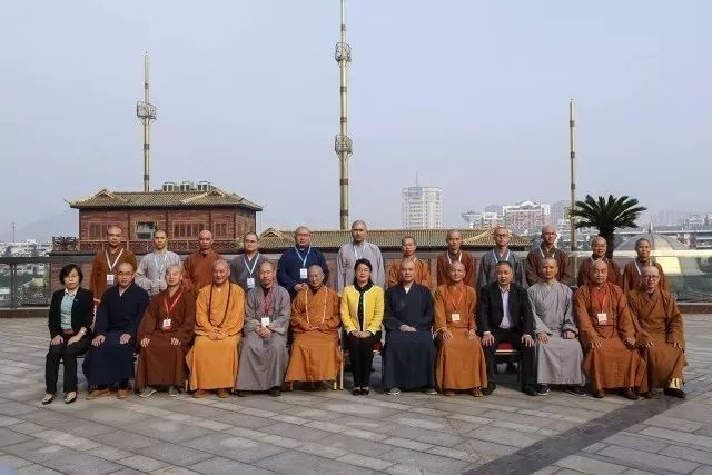 太平庵悟亮法师,长兴显圣寺悟开法师颁发参与奖南浔演教寺宽慈法师