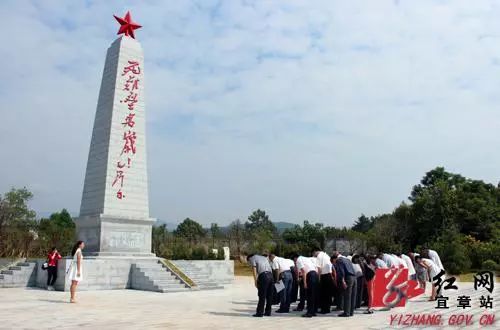 邓中夏墓图片图片