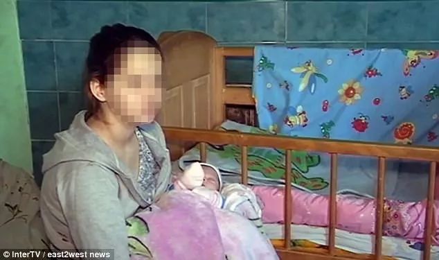 11岁少女遭人性侵怀孕生子却被母亲送上电视节目