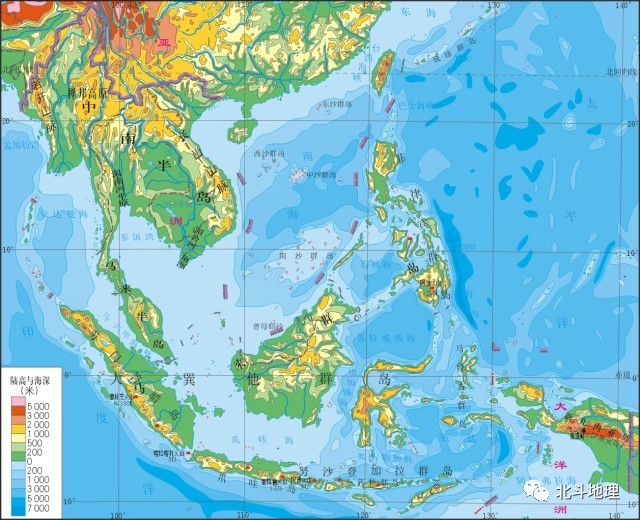东南亚的地形特征(3)马六甲海峡位于马来半岛和印尼的苏门答腊岛之间