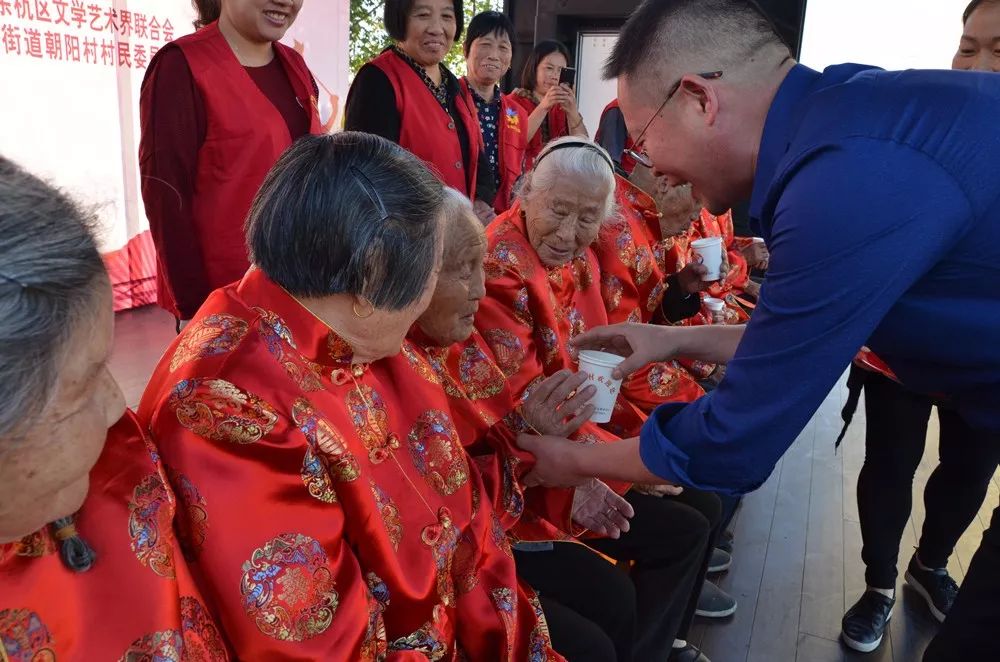 区文联助力乔司街道朝阳村重阳敬老活动